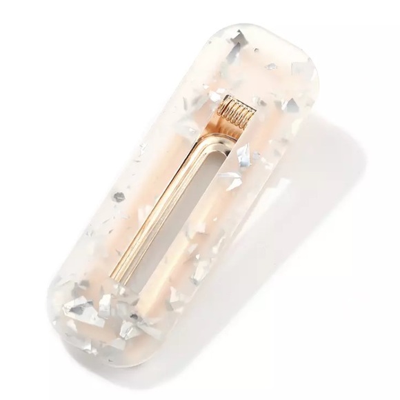 Accessories - ⚜️[𝟯/$𝟭𝟴]⚜️Cream Acrylic Simple Hair Clip NEW